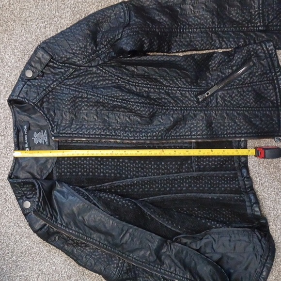 Blanc Noir Textured Faux Leather Jacket in Black - Picture 11 of 12